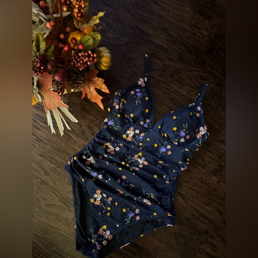 Cupshe Navy Floral One-Piece Swimsuit - Picture 4 of 7